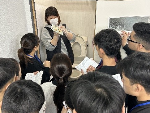 そうじ指導の様子１