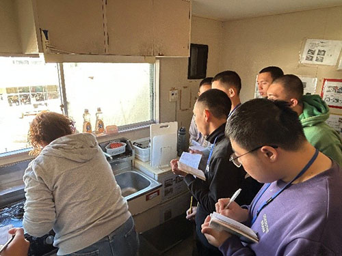 そうじ指導の様子２